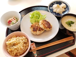 天女のごはん会＜弥生＞＆コラージュリーディングを開催します。